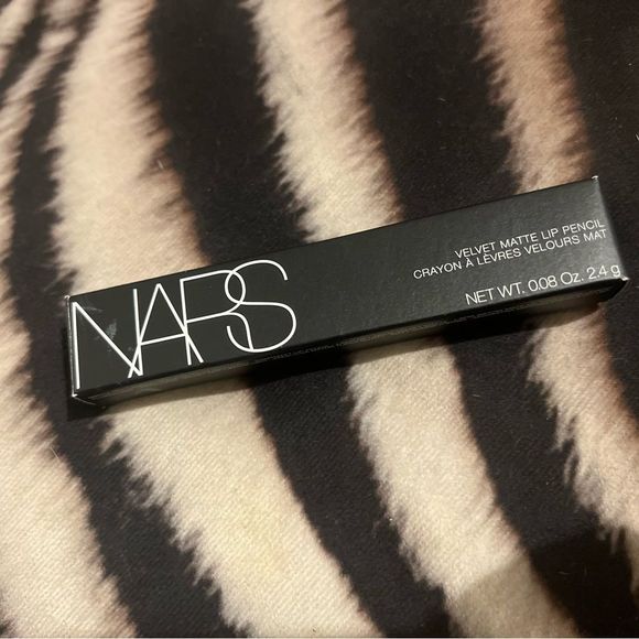 NARS Velvet Matte Lip Pencil. - Picture 4 of 7